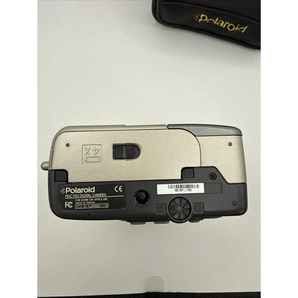 Polaroid PDC700 Digital Camera Silver Gray LCD Screen Built in Flash works